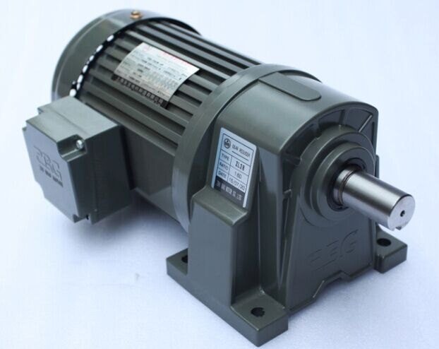 Horizontal gearmotor with 1:3–1:200 ratio